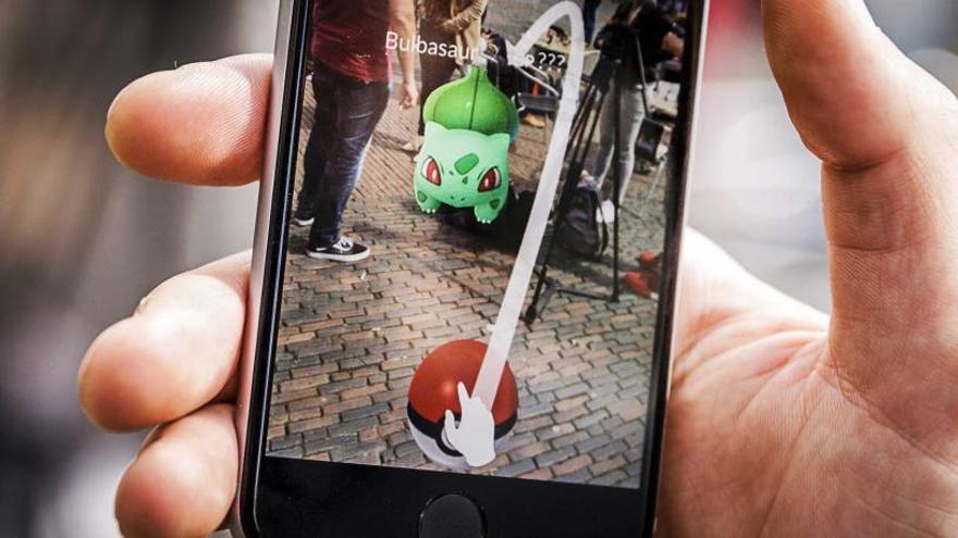 Un usuario juega a &#039;Pokemon GO&#039;.