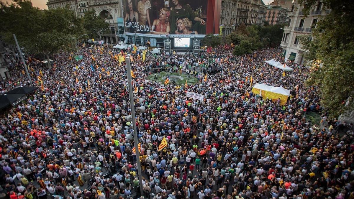 Asistentes a la concentración de Barcelona un año después del 20-S.