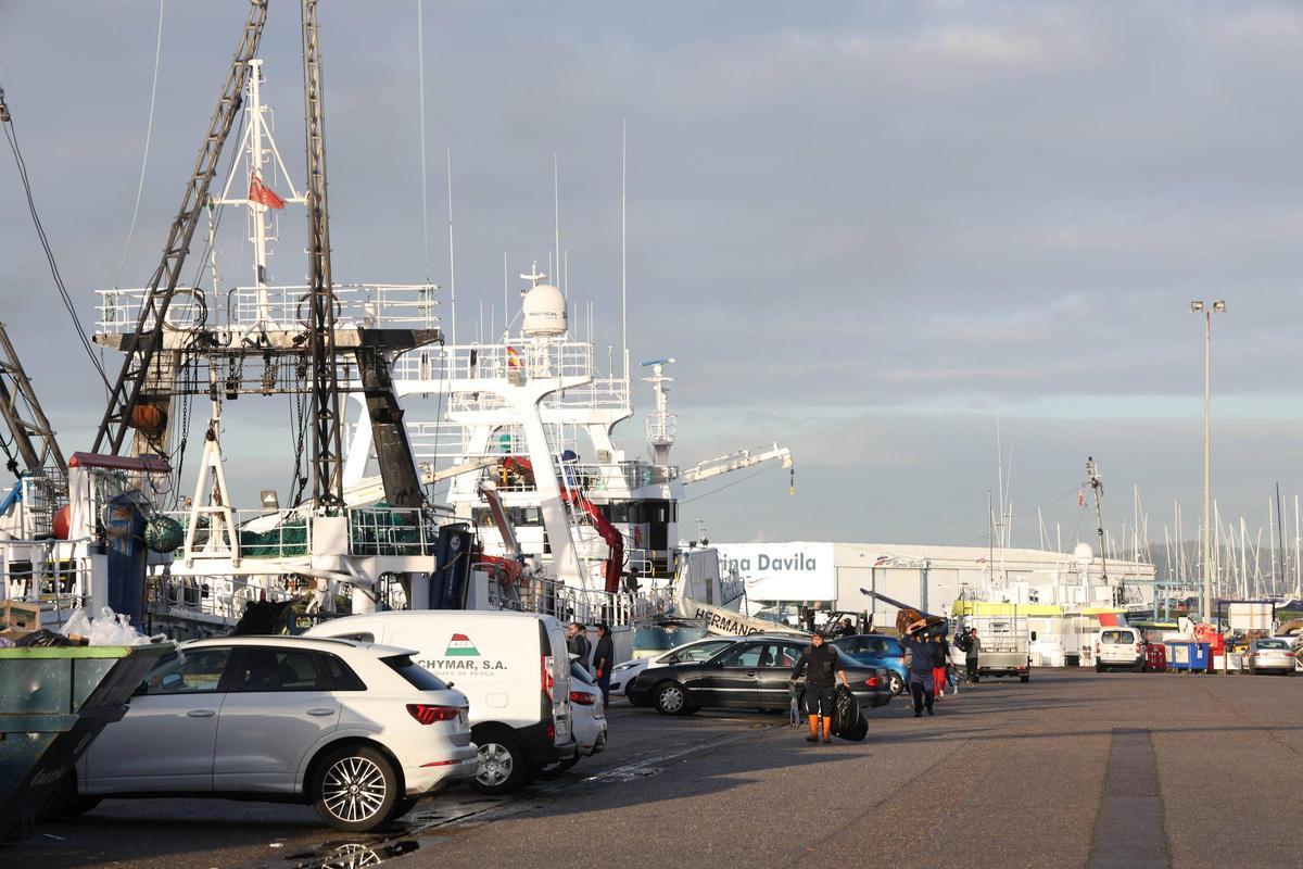 Barcos de pesca en el muelle de Beiramar preparándose para salir a faenar a comienzos de año.