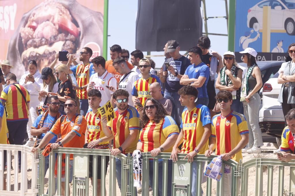 La afición del Valencia CF ante el Elche