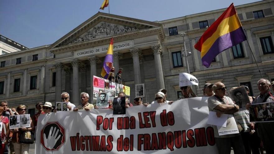 Víctimas del franquismo piden a los partidos que impulsen una ley integral