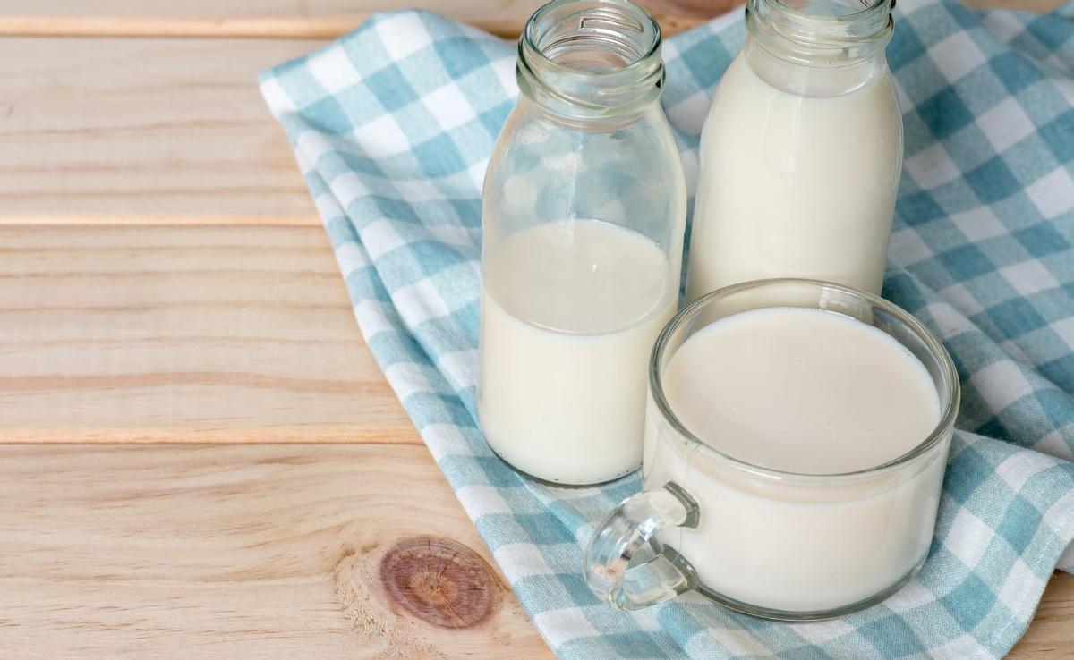 Increíble pero cierto: el truco de la bayeta con leche que está conquistando las redes