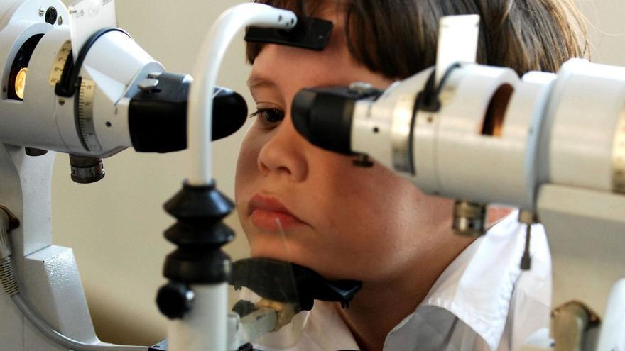 Un niño acude a una revisión con el optometrista.   | //ALEJANDRO ERNESTO