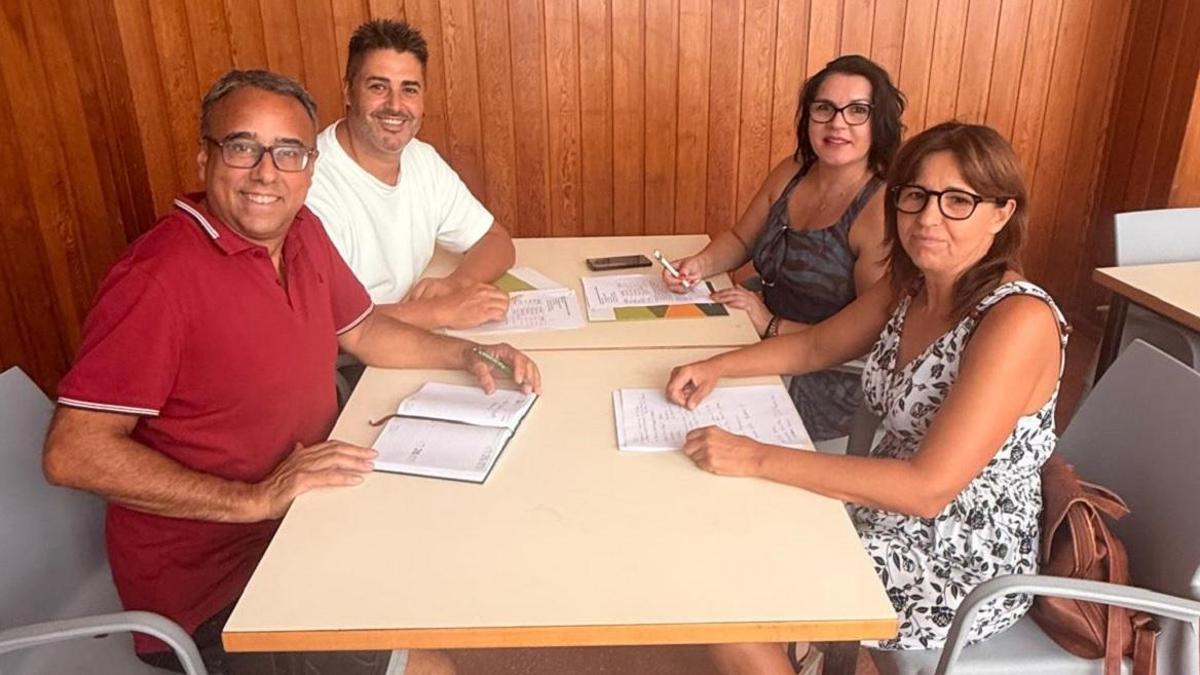 Reunión de diferentes representantes municipales de la Vall d'Albaida.