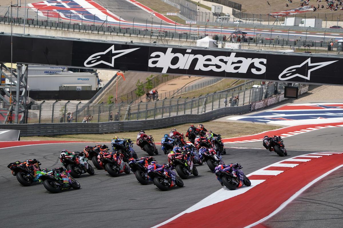 Austin (United States), 29/03/2026.- Riders leave turn 1 during the MotoGP race for the Motorcycling Grand Prix of the United States at the Circuit Of The Americas racetrack in Austin, Texas, USA, 29 March 2026. (Motociclismo, Estados Unidos) EFE/EPA/DUSTIN SAFRANEK. gp de las americas 2026. circuito de las americas