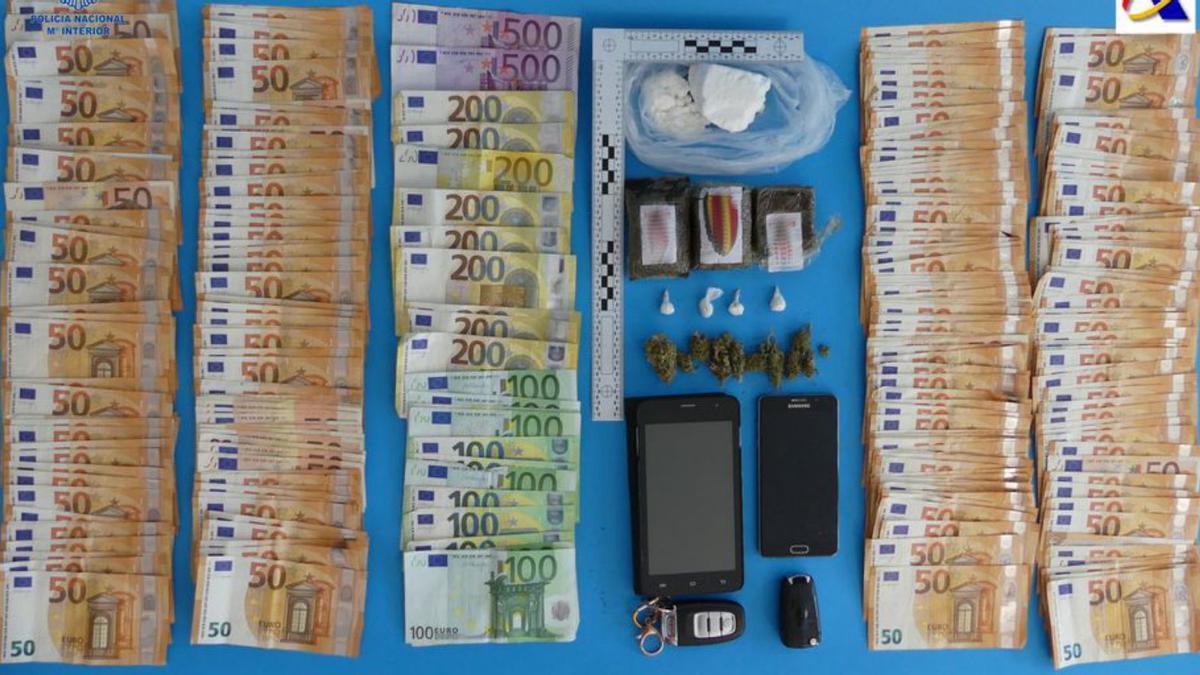 Drogas y dinero incautados en la operación policial. | POLICÍA NACIONAL