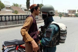 El presidente afgano responsabiliza a EEUU del avance militar de los talibanes