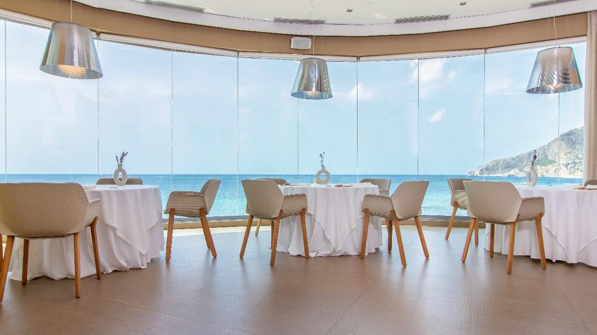 Salón del Abiss Restaurante, situado en el Gran Hotel Sol y Mar de Calp.