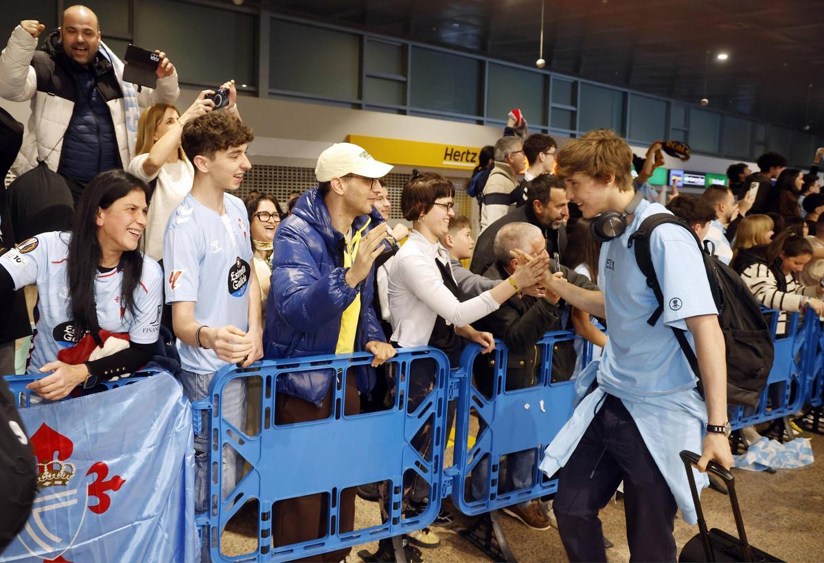 La llegada del Celta a Peinador tras la victoria ante el Olympique de Lyon
