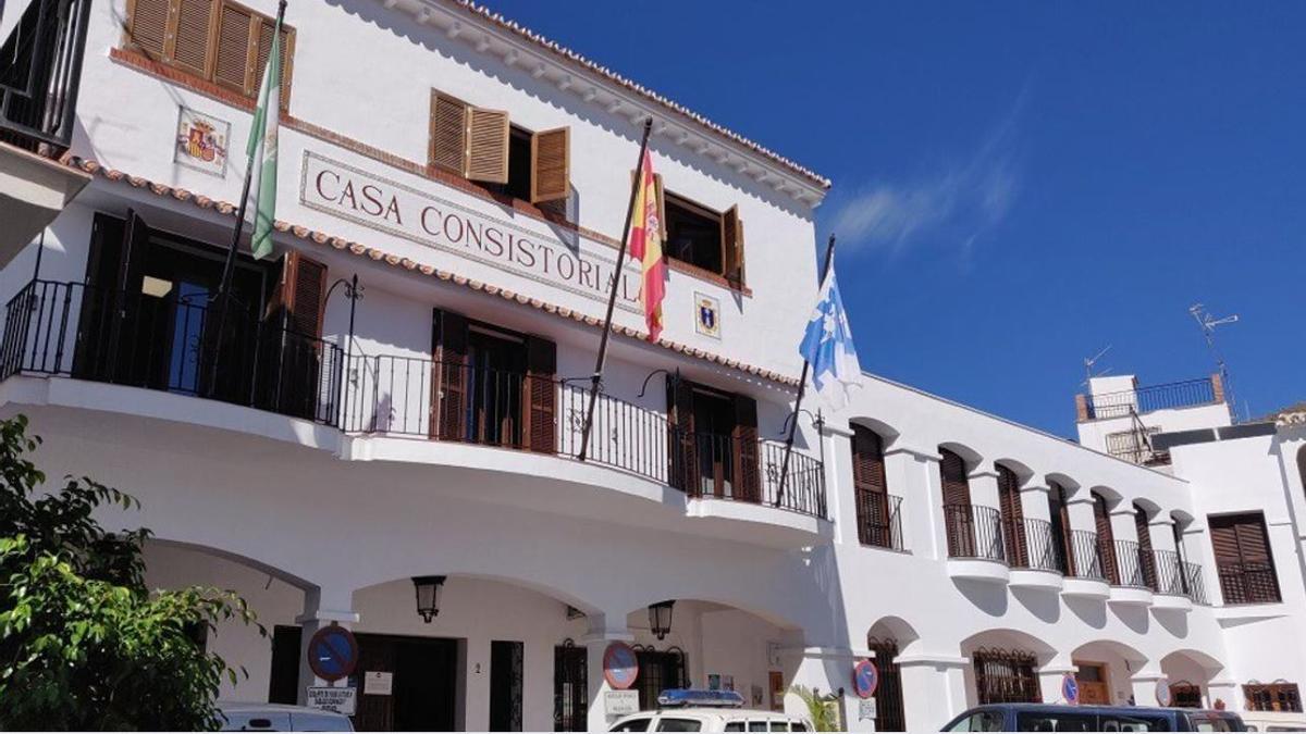 Fachada del Ayuntamiento de Algarrobo.