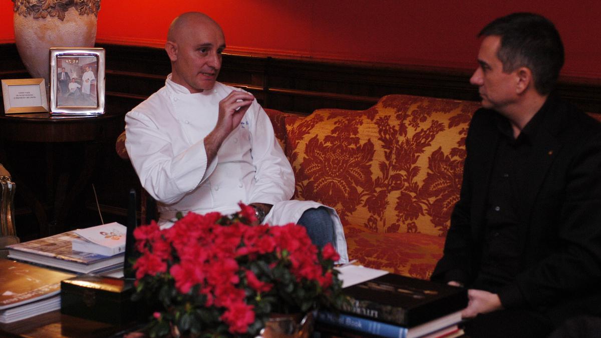 Toño Pérez y Jose Polo en 2005 en una imagen en Atrio cuando el restaurante estaba en la plaza de los Maestros de Cáceres.