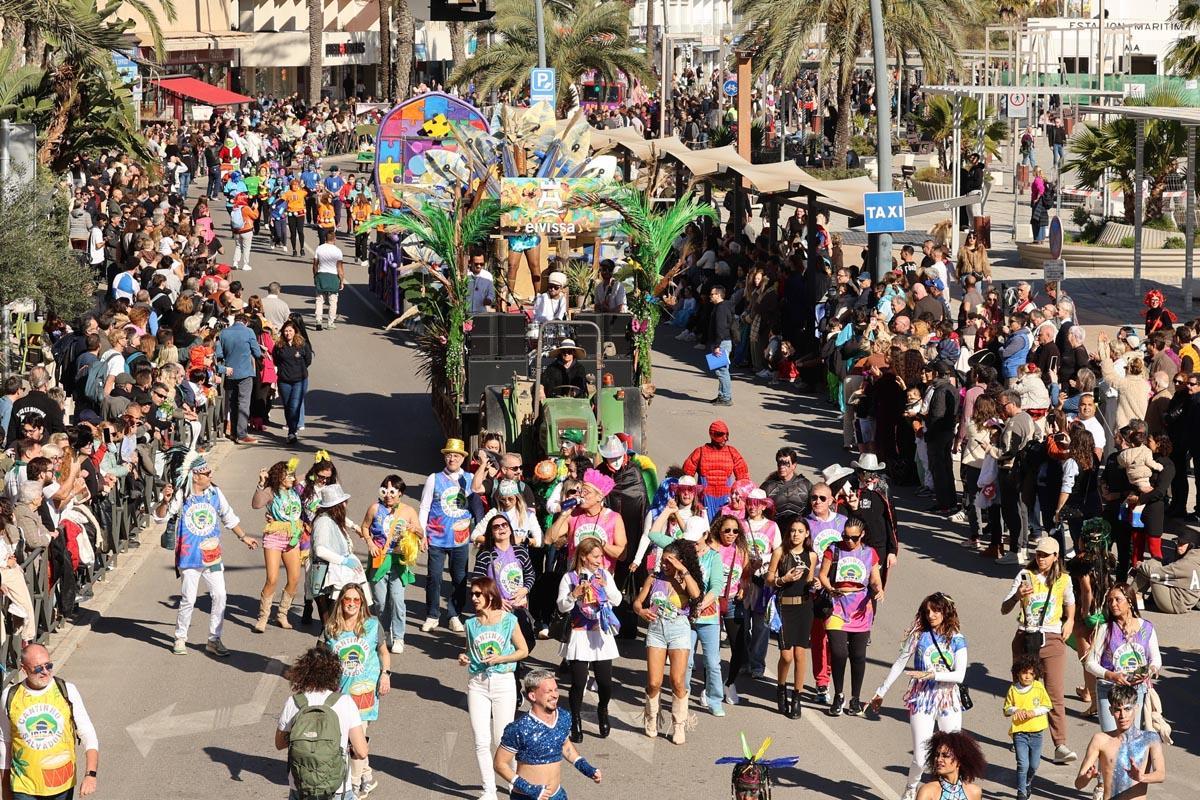 Mira aquí todas las imágenes de la rúa de Carnaval de Ibiza Mira aquí todas las imágenes de la rúa de Carnaval de Ibiza