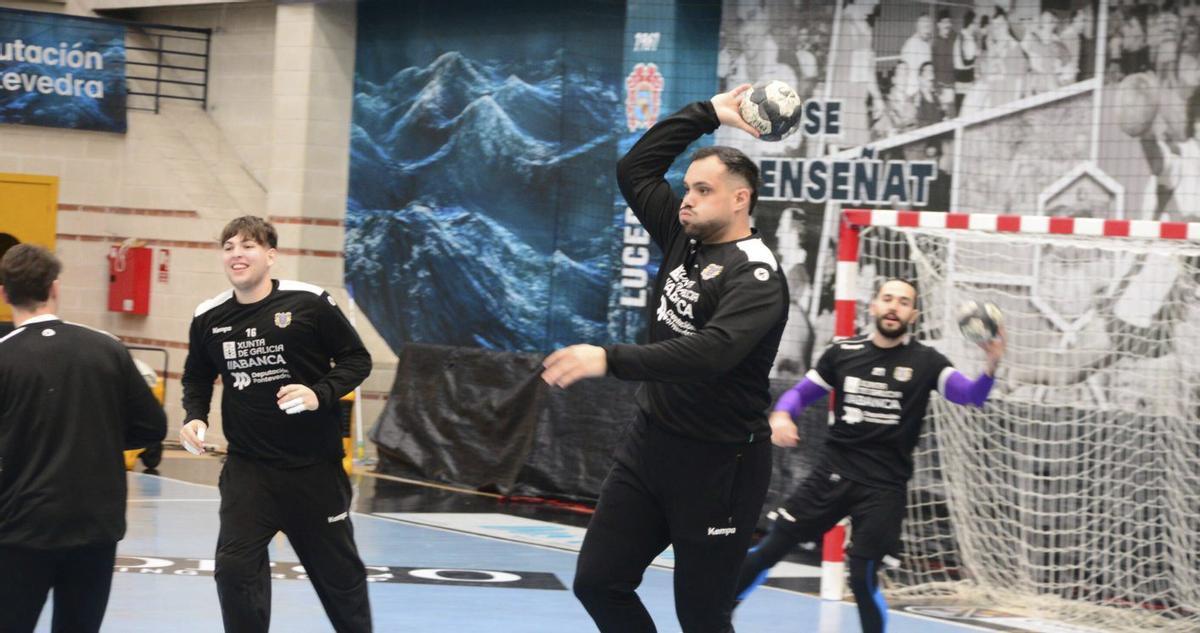 Javi García, ayer en el entrenamiento del Frigoríficos en O Gatañal.