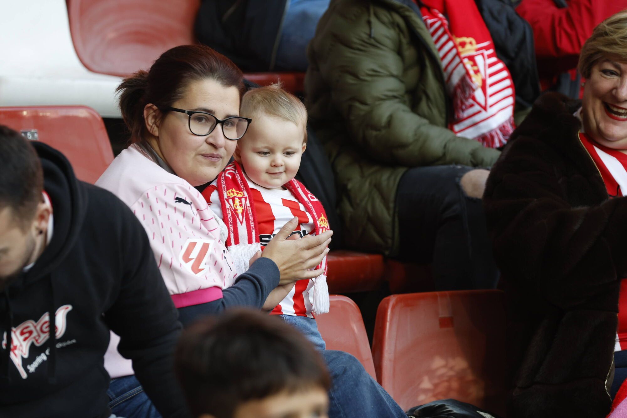EN IMÁGENES: Gran victoria del Sporting contra el Granada en El Molinón