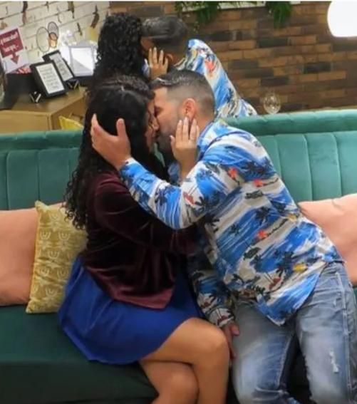El beso entre María Gabriela y Juan Carlos