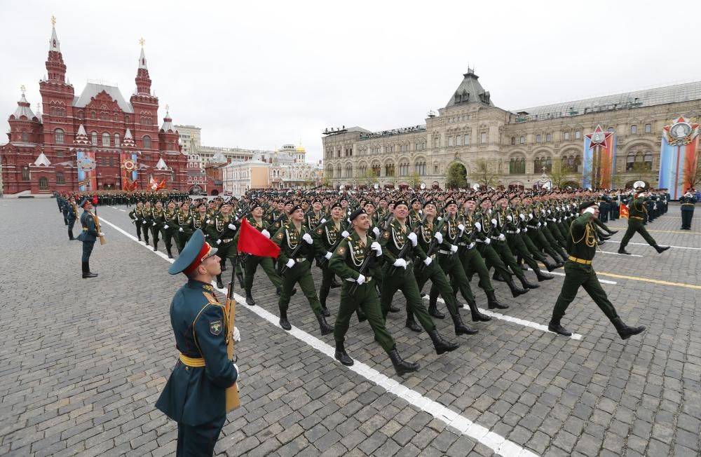 Desfile militar en Moscú por el 72 Día de la Victoria.