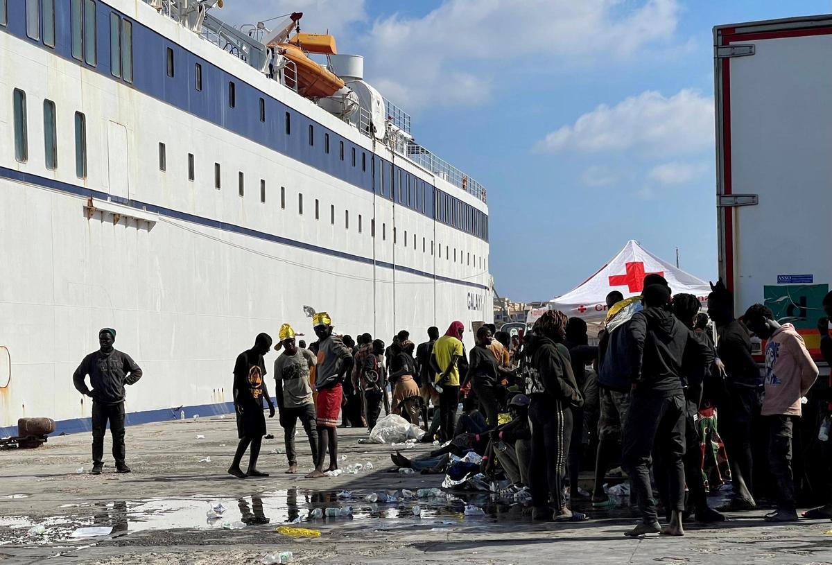 Lampedusa, colapsada tras la llegada de 6.000 inmigrantes en 24 horas.