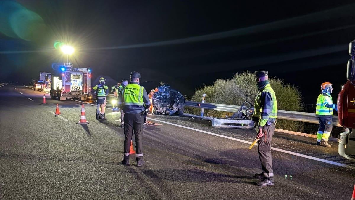 Muere un conductor de Castellón arrollado por un camión mientras su coche estaba parado