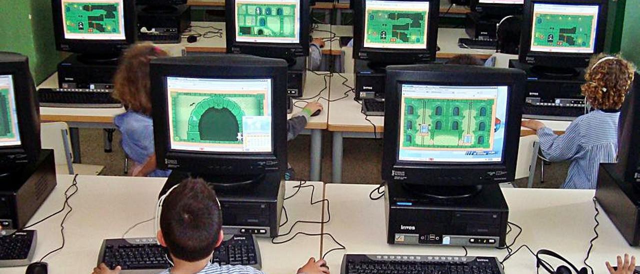 Aula informatizada en un centro educativo de la provincia.