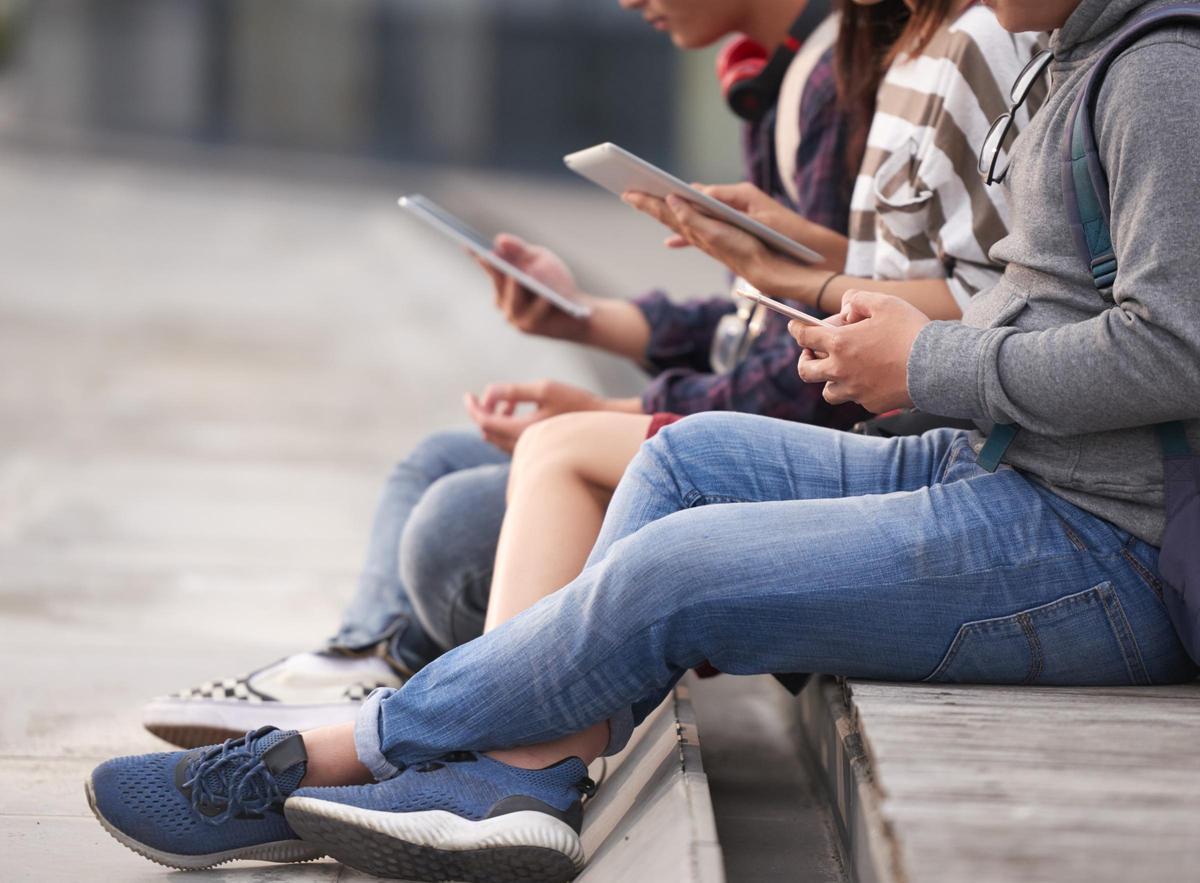 La jornada ha tenido como objetivo ofrecer herramientas y pautas actualizadas para acompañar a los menores en un entorno digital cada vez más presente en su vida diaria.