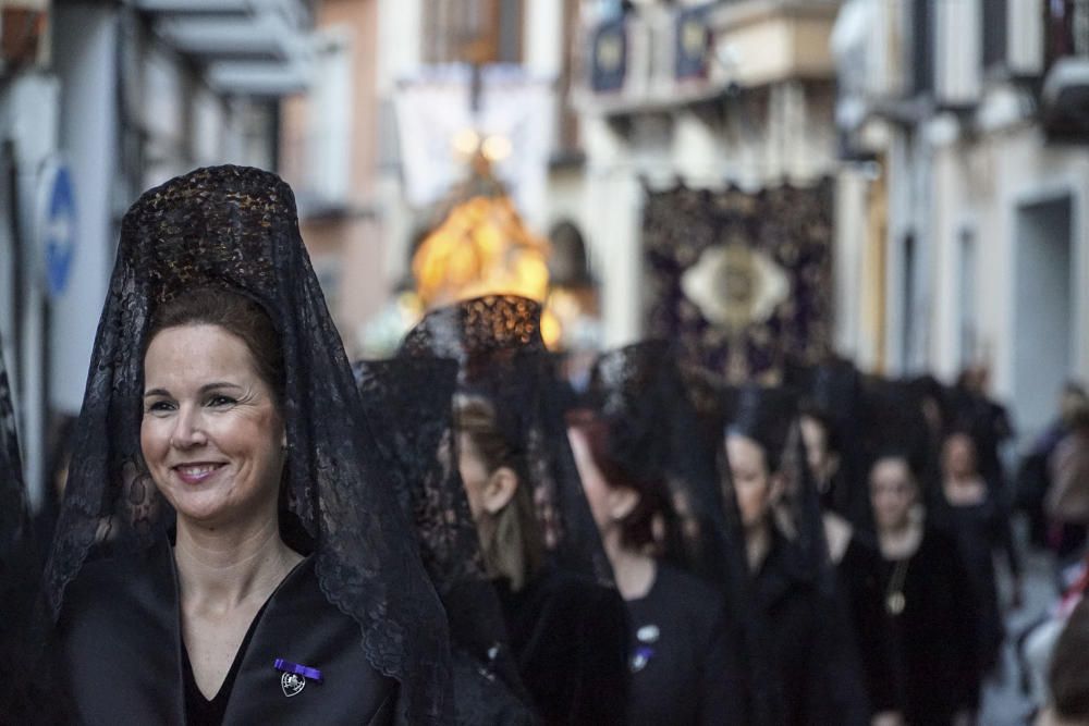 Las Mantillas comparten el luto de la Dolorosa en Orihuela