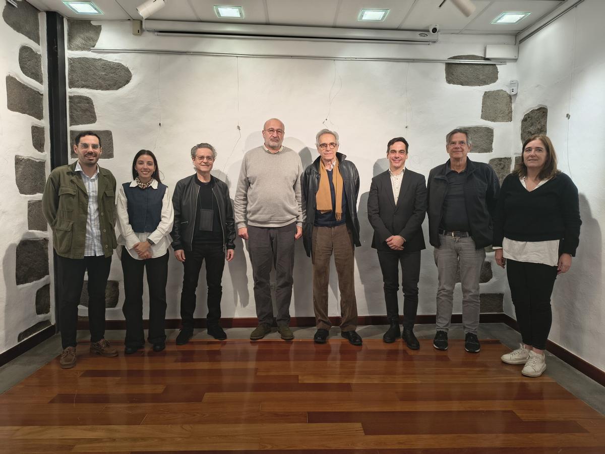 El alcalde José Armengol en el centro, acompañado del equipo técnico municipal y el jurado.