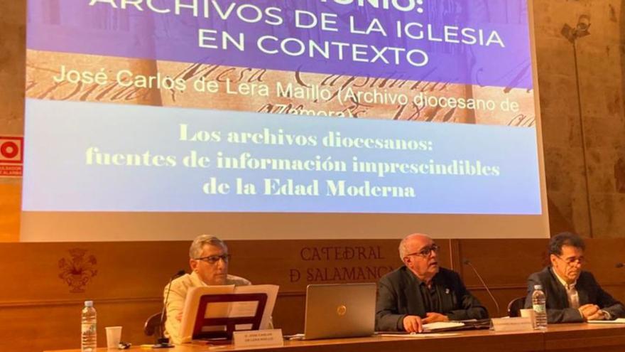 Intervención de José Carlos de Lera Maíllo (izquierda) en la Catedral de Salamanca.