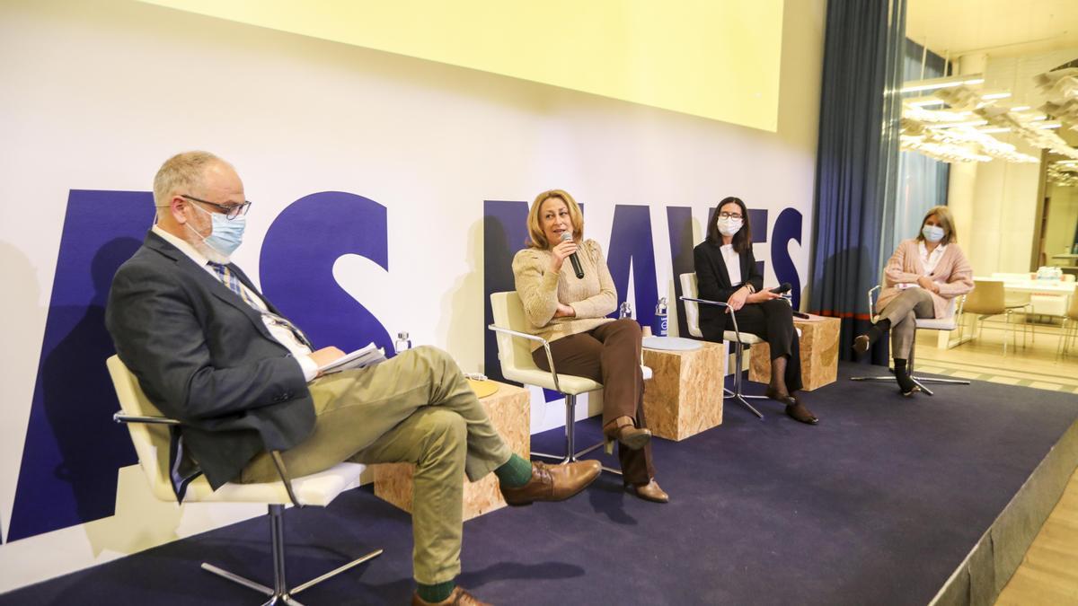 En la segunda mesa de la jornada participaron Inmaculada Pitarch, Leonor García, Pilar González y Javier Burgos.