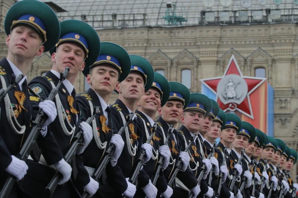 Desfile militar en Moscú por el 72 Día de la Victoria.