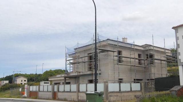 Vivienda unifamilar en construcción en Lalín.