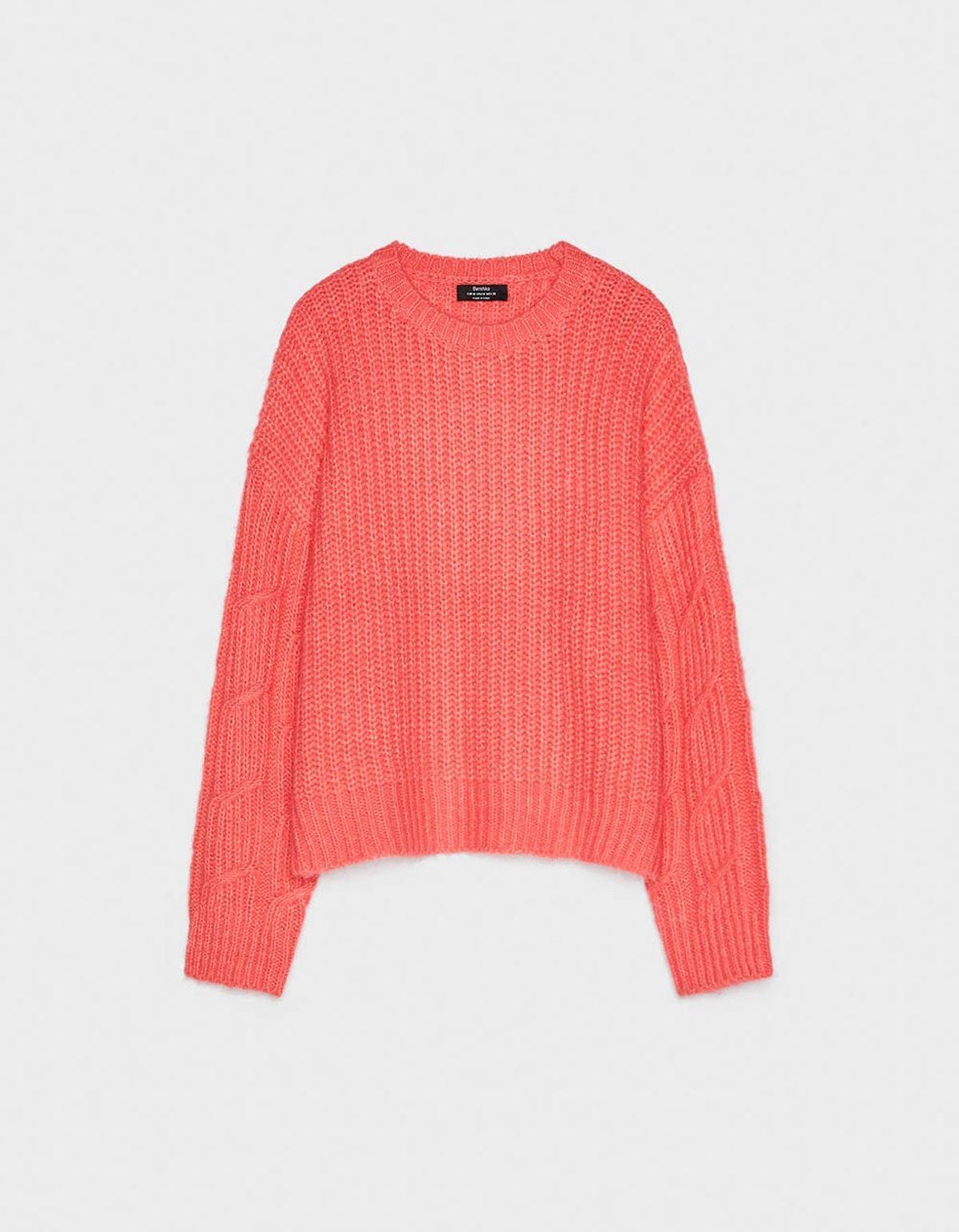 Jersey coral de Bershka (precio: 22,99 euros) Jersey coral de Bershka (precio: 22,99 euros)