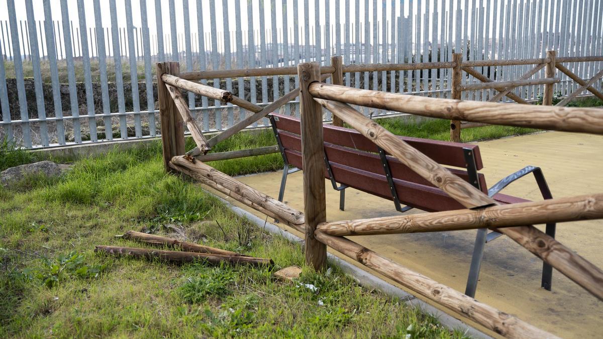 Un mirador en Cáceres con vistas al vandalismo