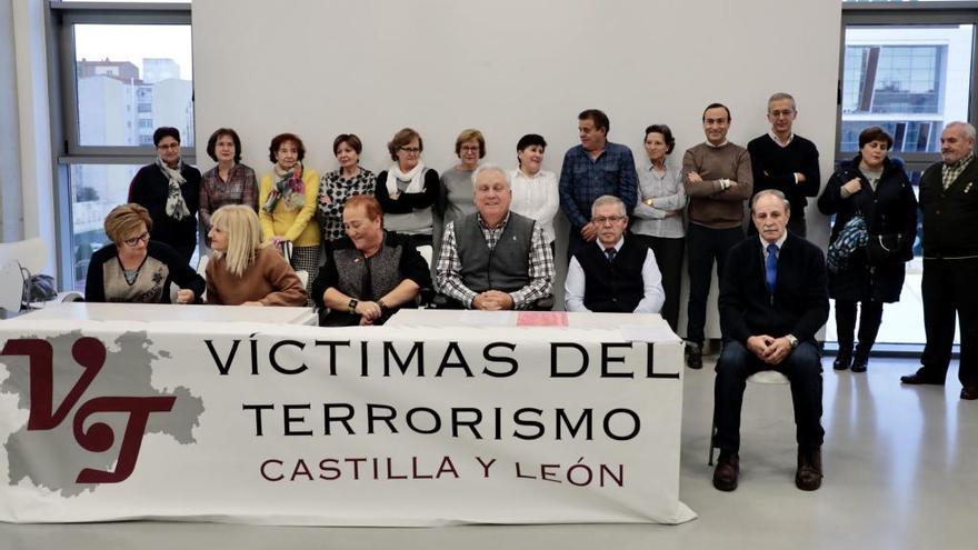 Las víctimas        del terrorismo lamentan que         se apoye a los herederos de ETA