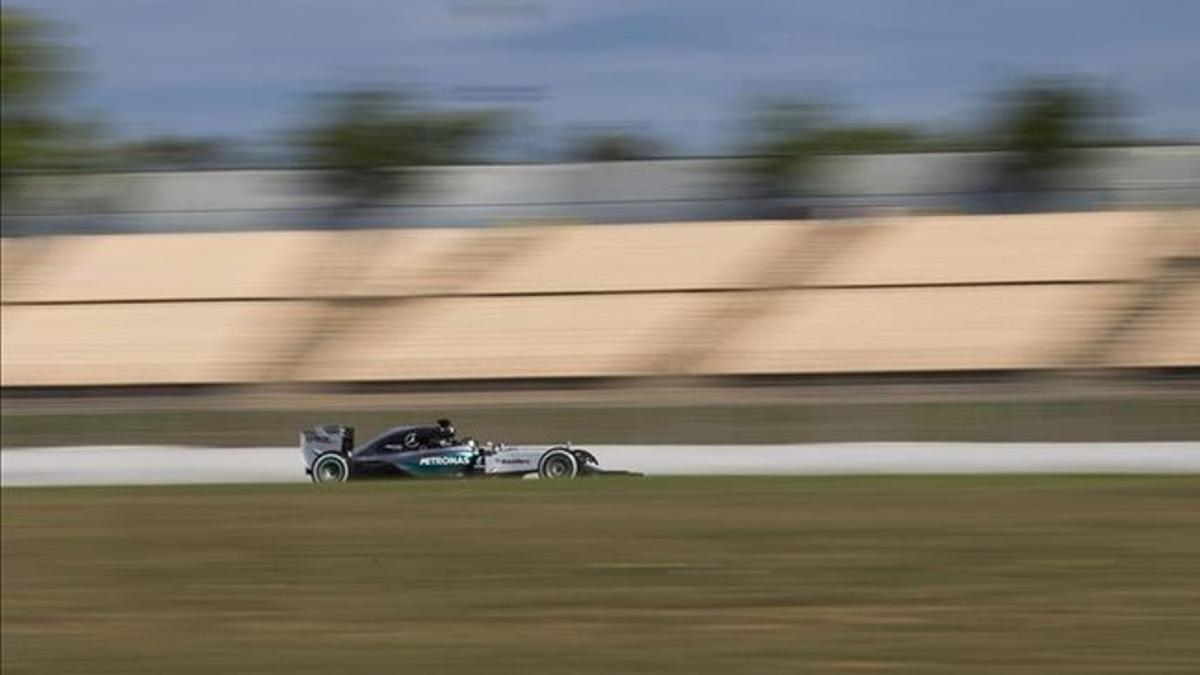 Mercedes sigue dominando en Barcelona