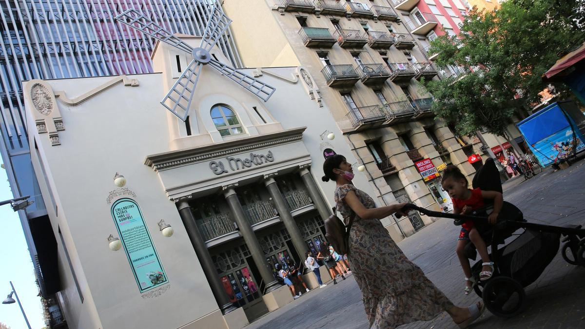 La fachada del teatro de El Molino, en Barcelona.