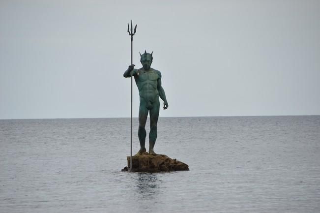 El Neptuno de la playa de Melenara recupera su brazo y su tridente