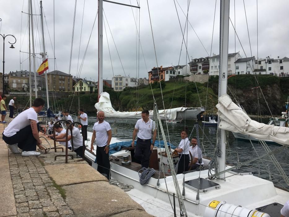 Goletas de la Armada en Tapia de Casariego