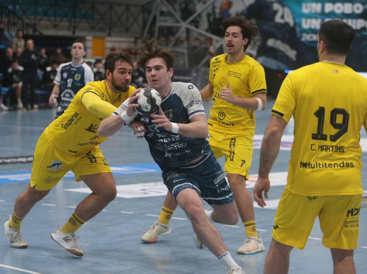 Valderhaug en un jugada del duelo amistoso entre el Frigoríficos y el ABC de Braga.