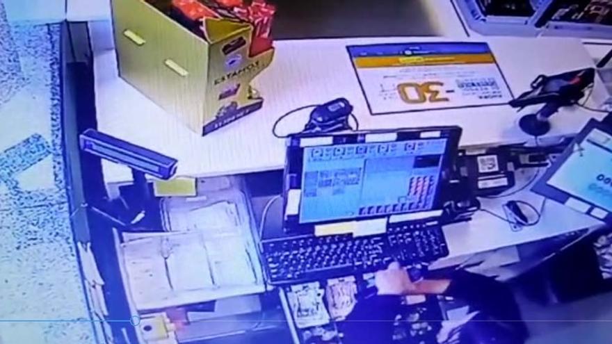 Tres detenidos por diez robos en gasolineras de la comarca de A Coruña con un botín de 7.000 euros