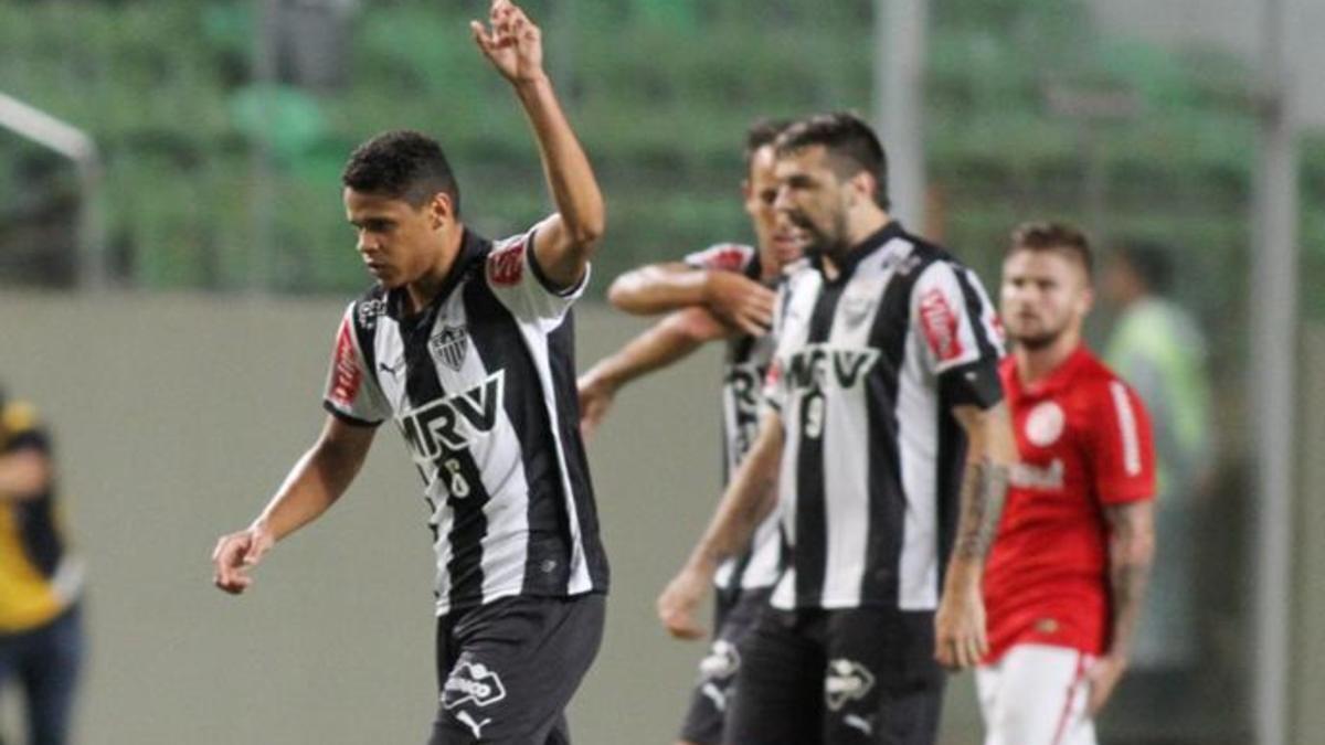 Douglas Santos puede regresar al fútbol europeo