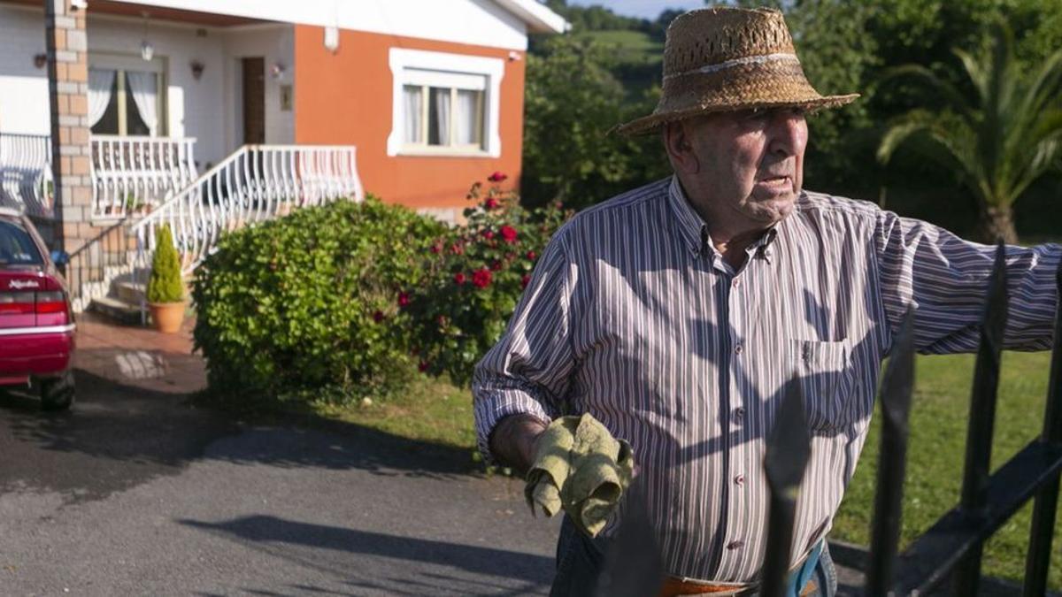 José María Suárez, ayer, en su casa de Somines, en Las Regueras.