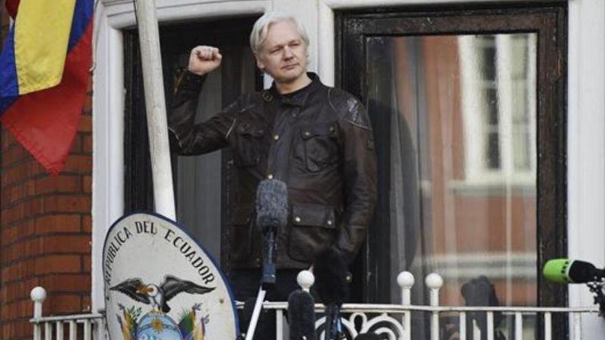 Ecuador limita su apoyo a Assange y lo deja en una situación complicada