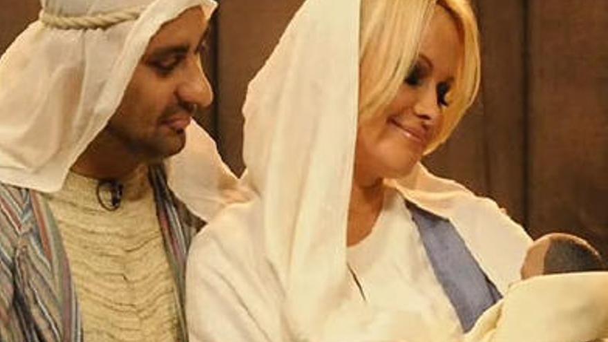 Imagen de Pamela Anderson como Virgen María en el especial de la televisión estadounidense.