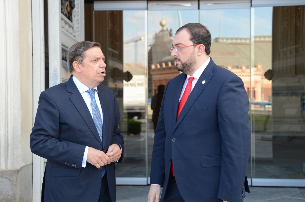 Reunión de Adrián Barbón con el el ministro de Agricultura, Pesca y Alimentación, Luis Planas