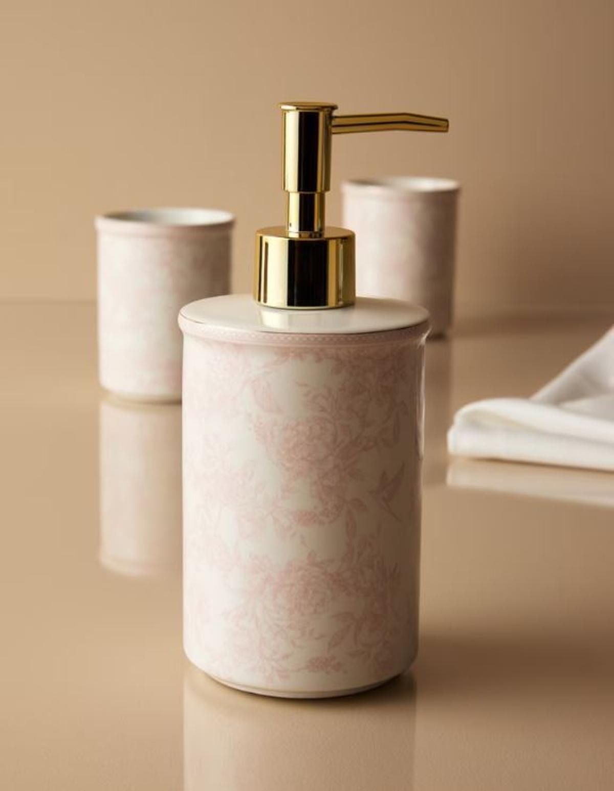 Desde mañana se esperan colas kilométricas en Primark para conseguir la colección de baño más bonita de la temporada: con diseño indiano, elegante y atemporal