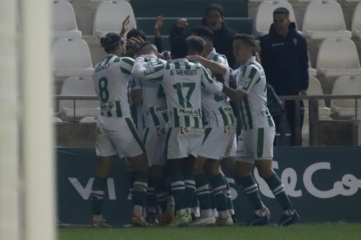 Córdoba CF - Antequera : las imágenes del partido en El Arcángel