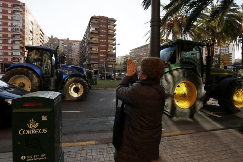 FOTOS: La tractorada de los agricultores toma Valencia