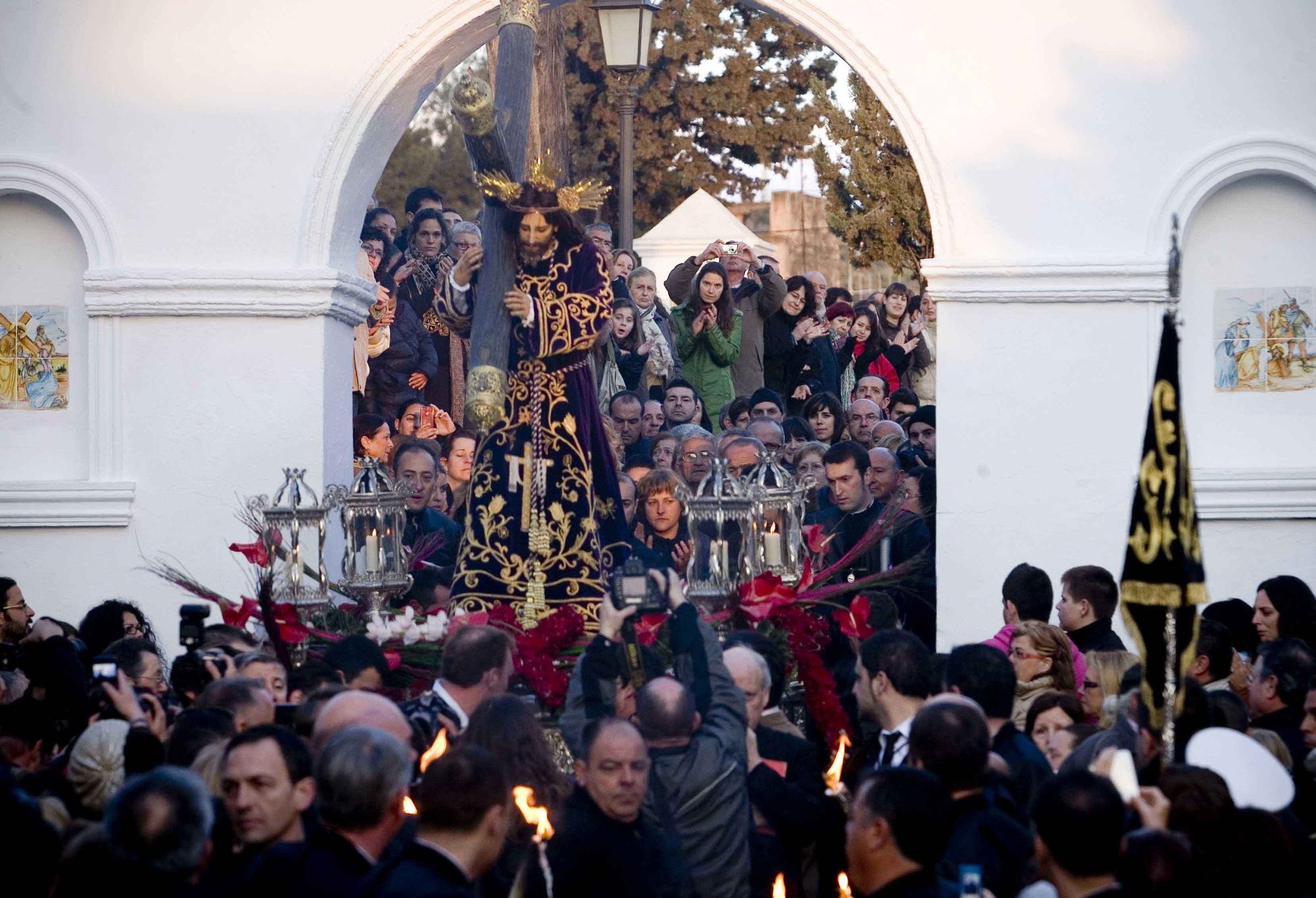 Vuelve a los últimos Viacrucis de la Semana Santa de Sagunt.