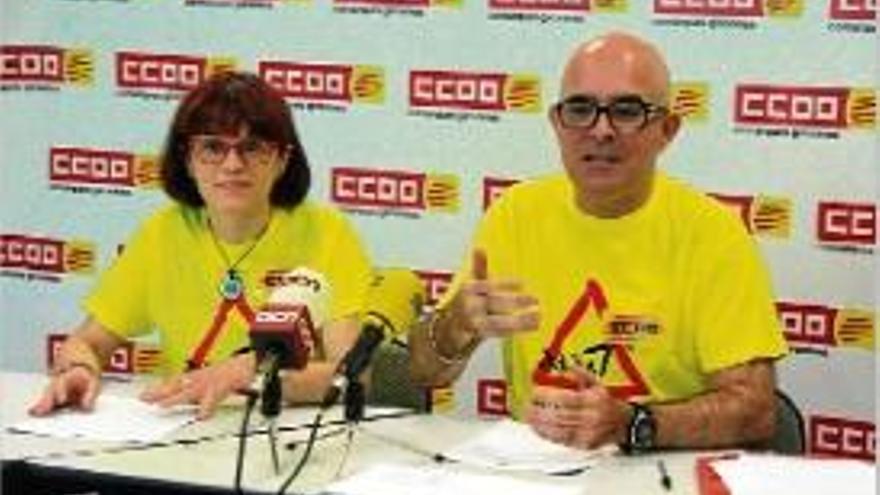 Almudena González i David Pérez de CCOO, ahir a la roda de premsa