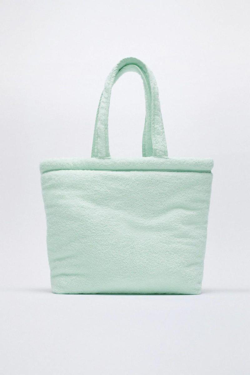 Bolso toalla verde menta de Zara